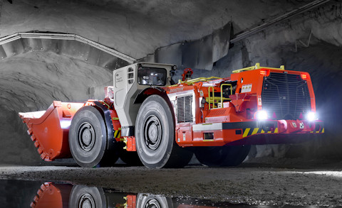 Toro™ LH517i underground loader in mine